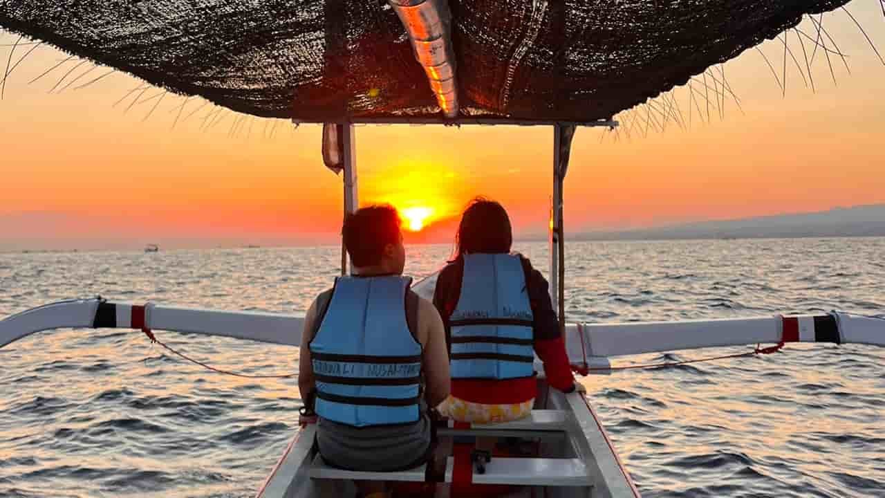 Lovina dolphin sunrise tour